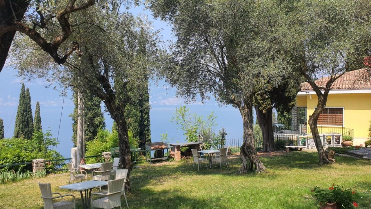 Wonderful Lake View Apartments With Pool With Breakfast Gardasee Torri Del Benaco Exteriör bild
