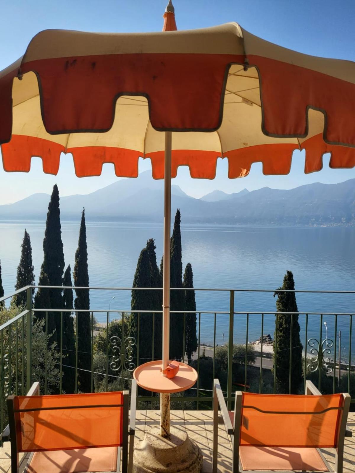 Wonderful Lake View Apartments With Pool With Breakfast Gardasee Torri Del Benaco Exteriör bild