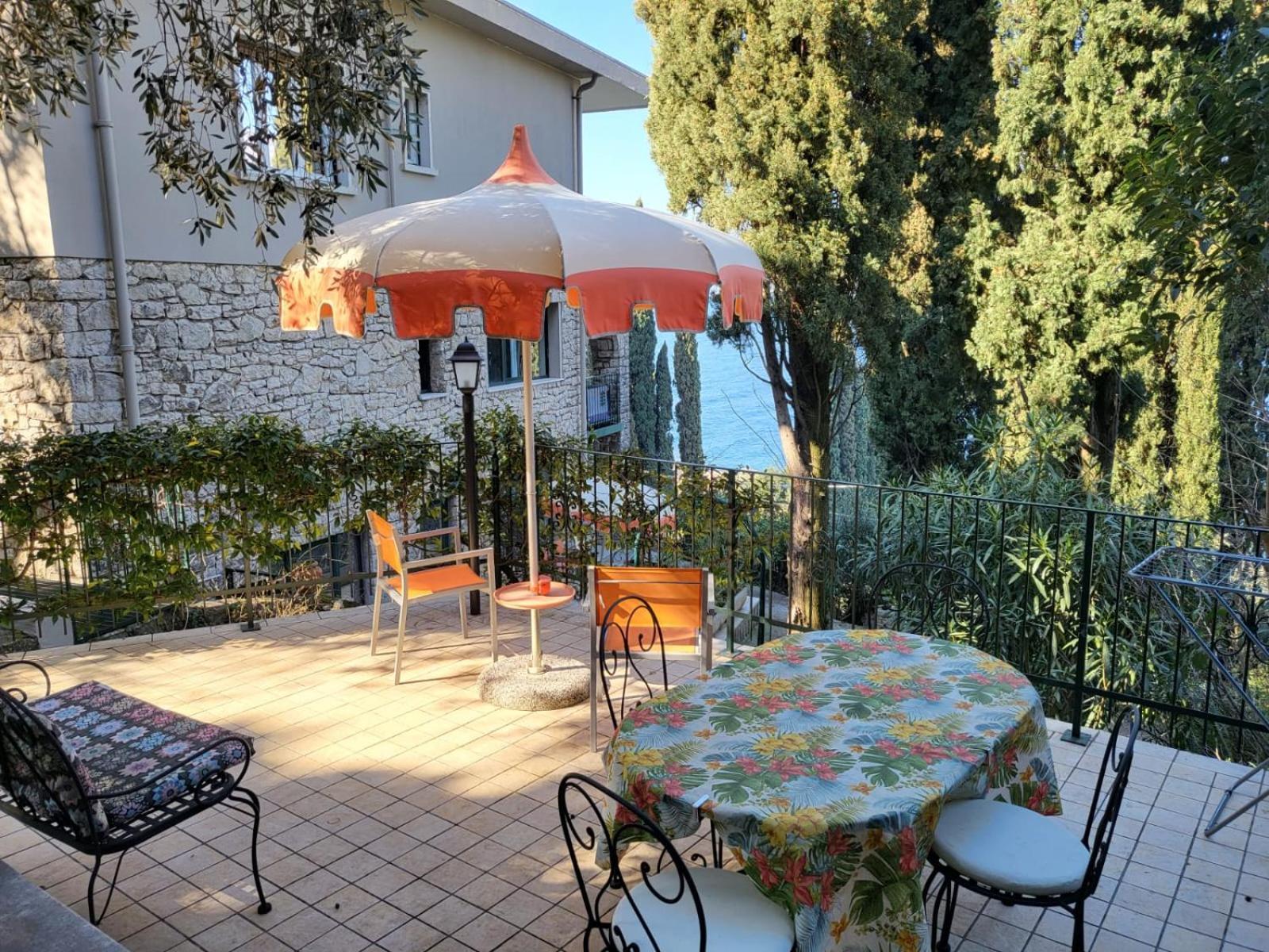 Wonderful Lake View Apartments With Pool With Breakfast Gardasee Torri Del Benaco Exteriör bild