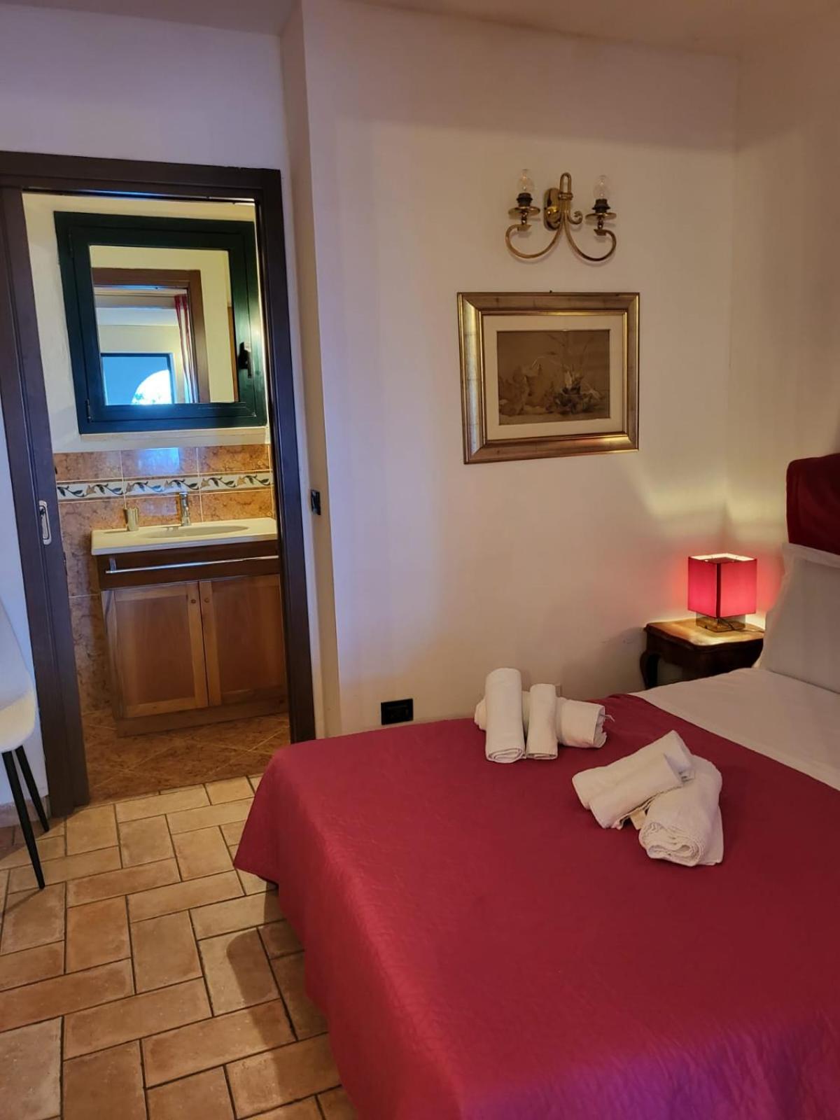 Wonderful Lake View Apartments With Pool With Breakfast Gardasee Torri Del Benaco Exteriör bild