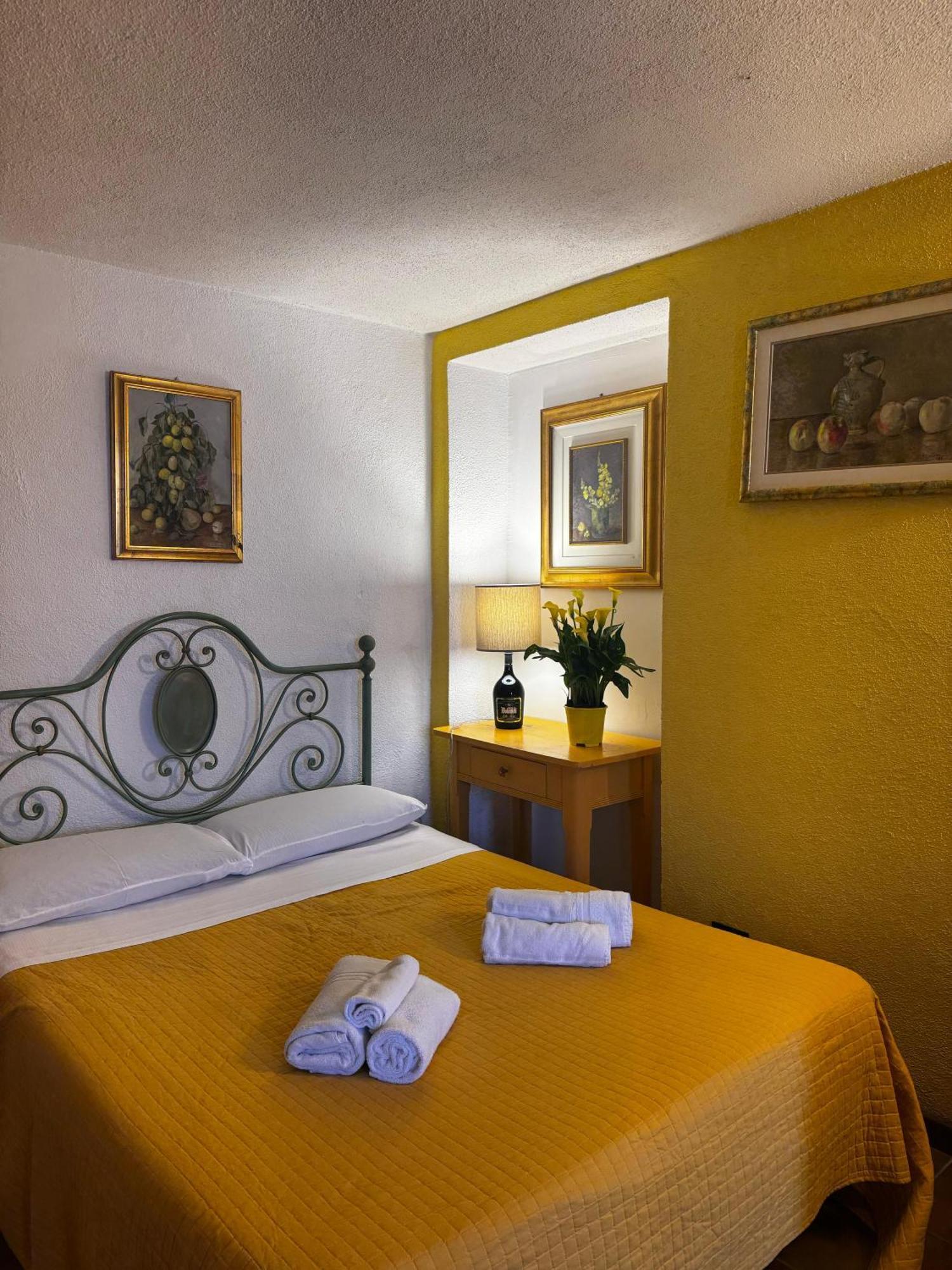 Wonderful Lake View Apartments With Pool With Breakfast Gardasee Torri Del Benaco Exteriör bild