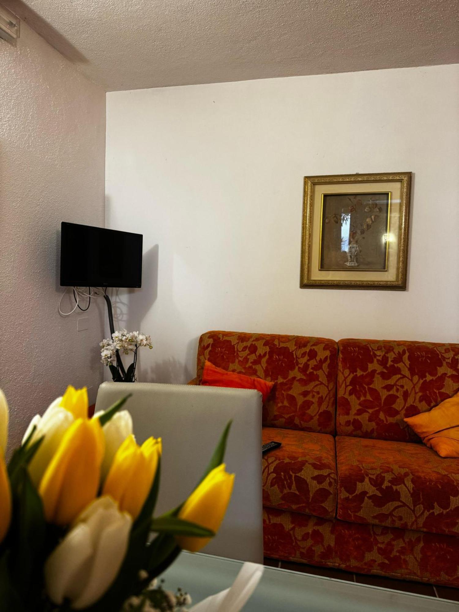 Wonderful Lake View Apartments With Pool With Breakfast Gardasee Torri Del Benaco Exteriör bild