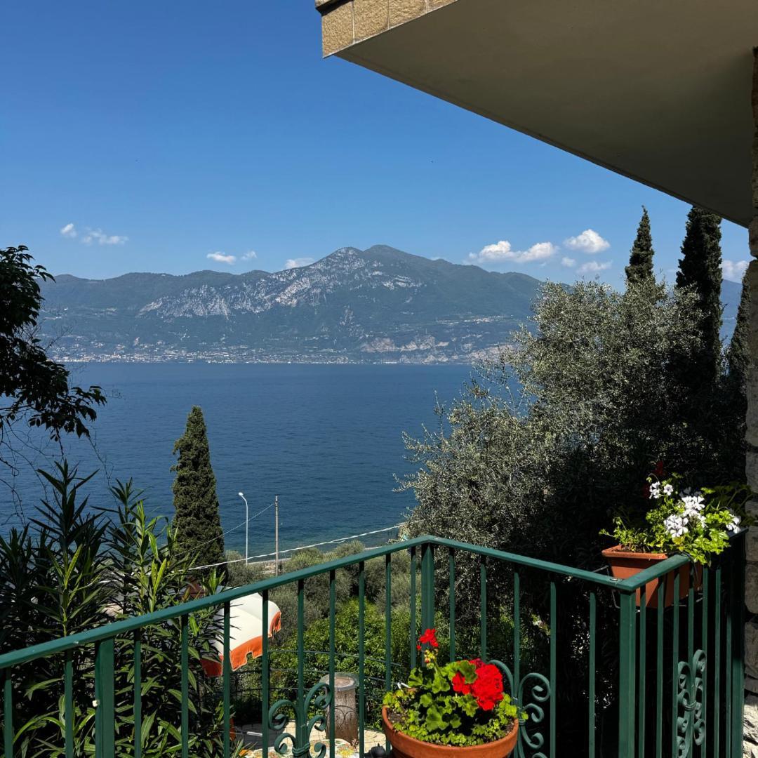Wonderful Lake View Apartments With Pool With Breakfast Gardasee Torri Del Benaco Exteriör bild